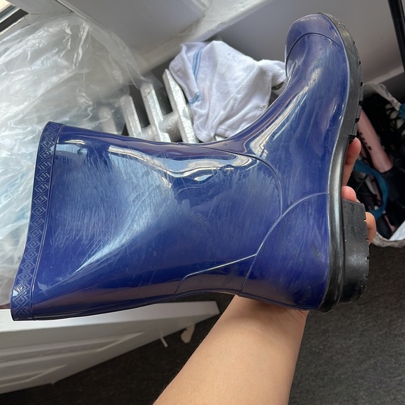 Used Blue Sienna UGGs rain boot short - Picture 6 of 8